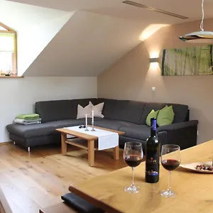Am Dreiseithof Apartment